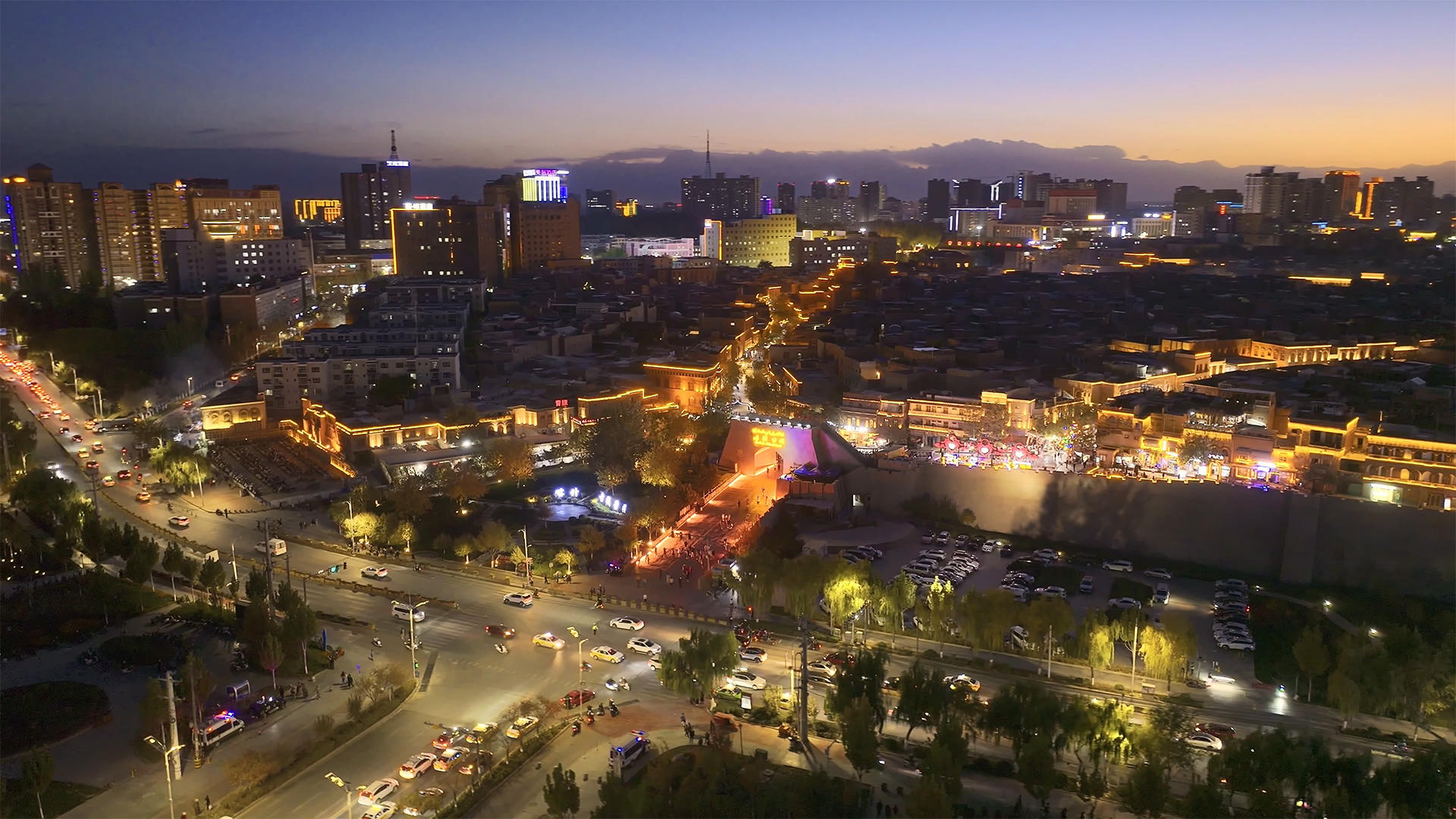 新疆喀什古城4K夜景视频的预览图