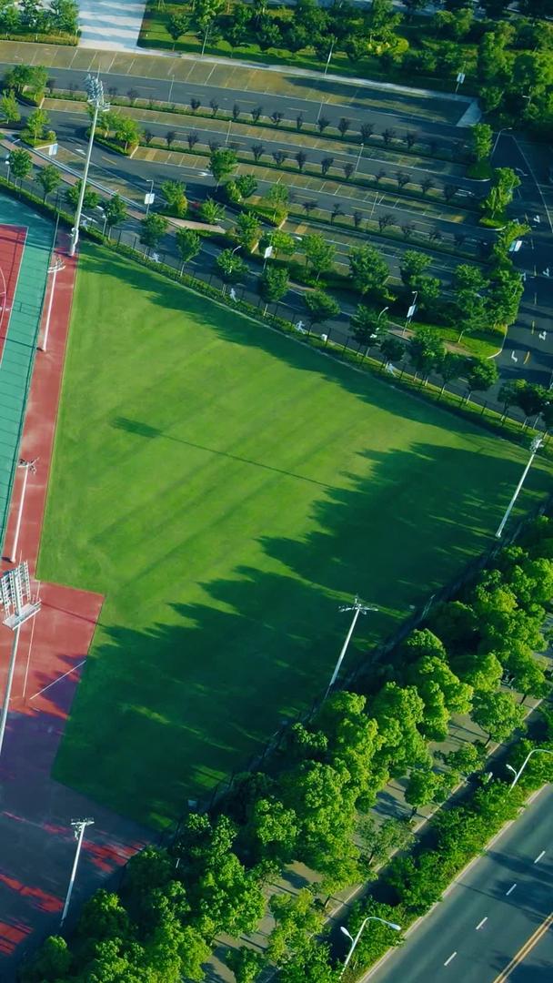 杭州奥林匹克足球场的航拍在阳光下震撼视频的预览图
