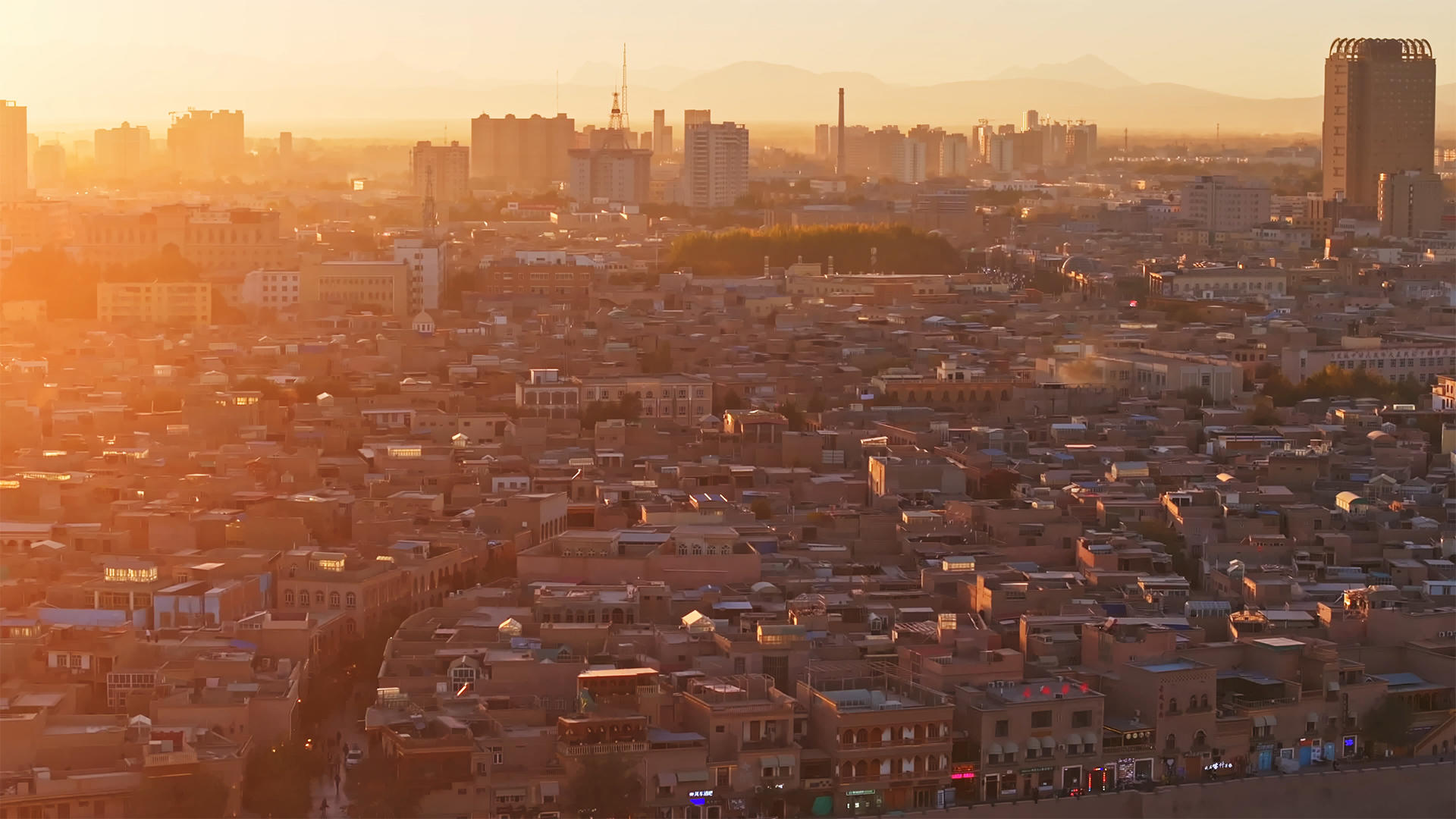 新疆喀什古城4K夕阳下视频的预览图