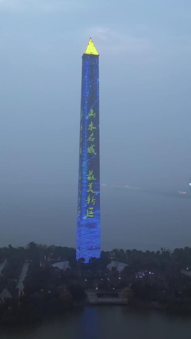 江西九江地标建筑胜利纪念碑夜景素材视频的预览图