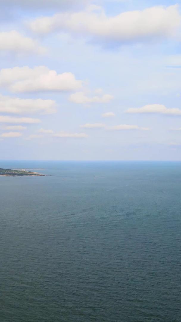 航拍青岛碧海蓝天白云飘飘视频的预览图