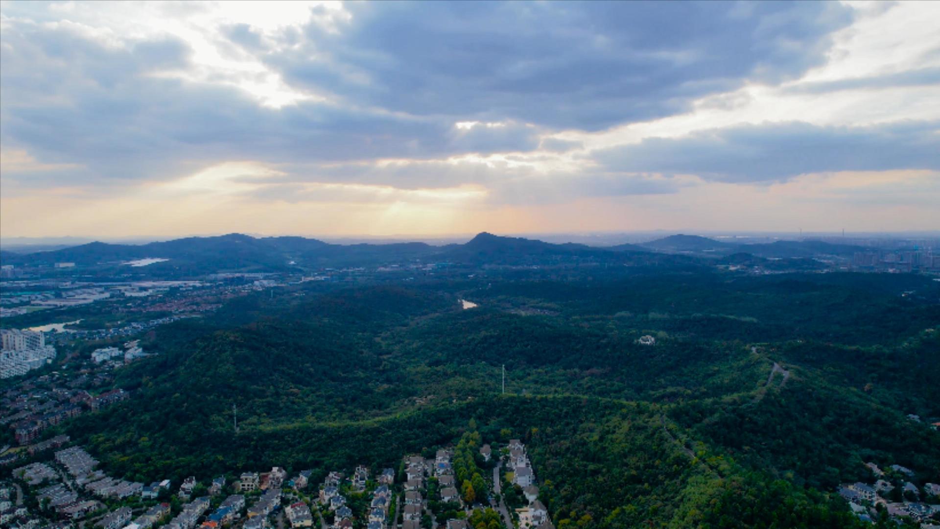 4K航拍南京将军山风景区视频的预览图