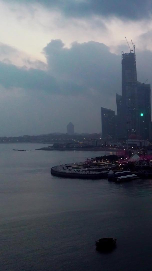 青岛浮山湾航拍灯光亮灯过程视频的预览图