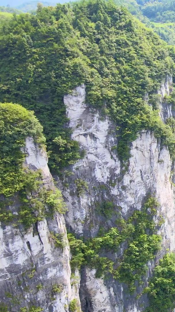 湖南岩溶台峰林峡谷地貌航拍视频的预览图
