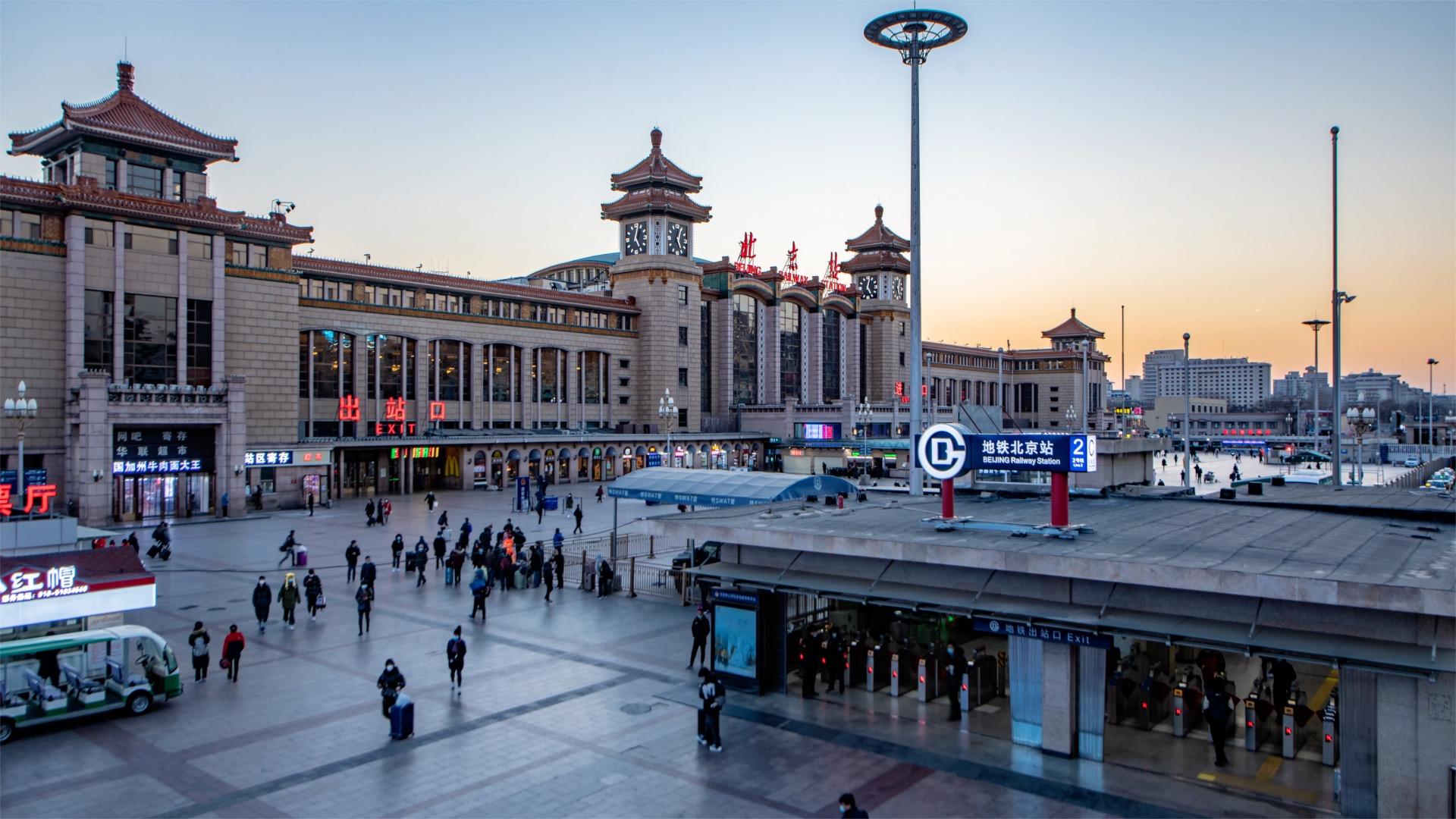 北京火车站春运期间旅客8K延时视频的预览图
