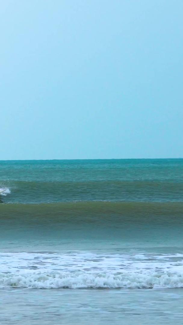 海边极限运动冲浪【这个视频没有肖像权请勿商业使用】视频的预览图