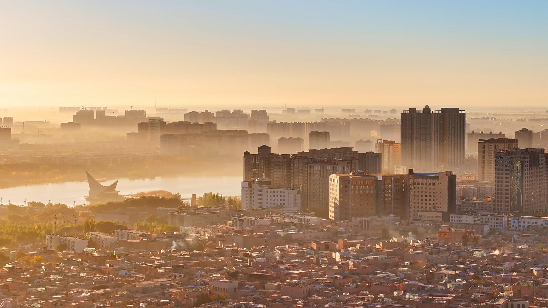4K喀什古城日出和平流雾视频的预览图