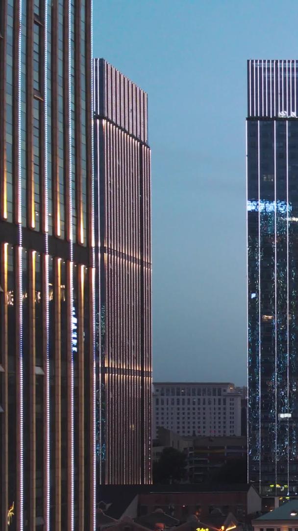 延时摄影日夜风光城市繁华都市商务金融中心交通车流夜景灯光素材视频的预览图