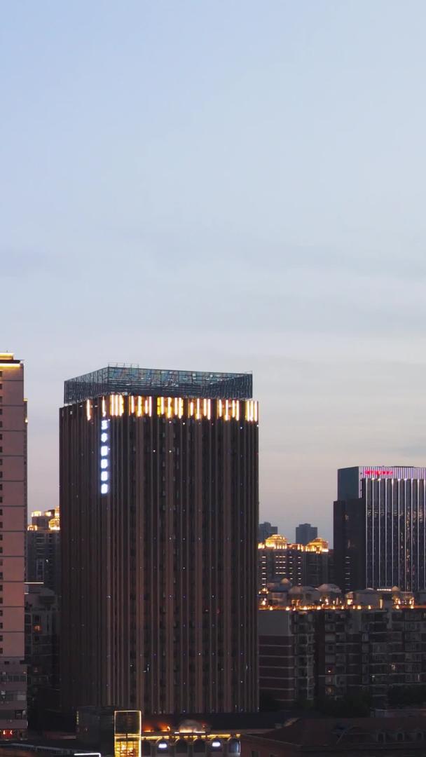 延时摄影日夜风光城市繁华都市商务金融中心交通车流夜景灯光素材视频的预览图