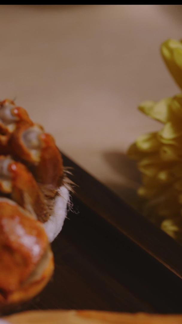 菊花与大闸蟹相结合视频的预览图