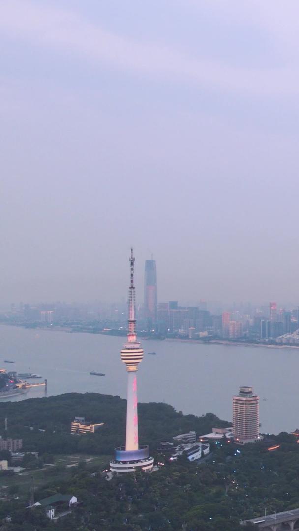 航拍延时摄影日夜城市风景武汉地标长江大桥黄鹤楼素材视频的预览图