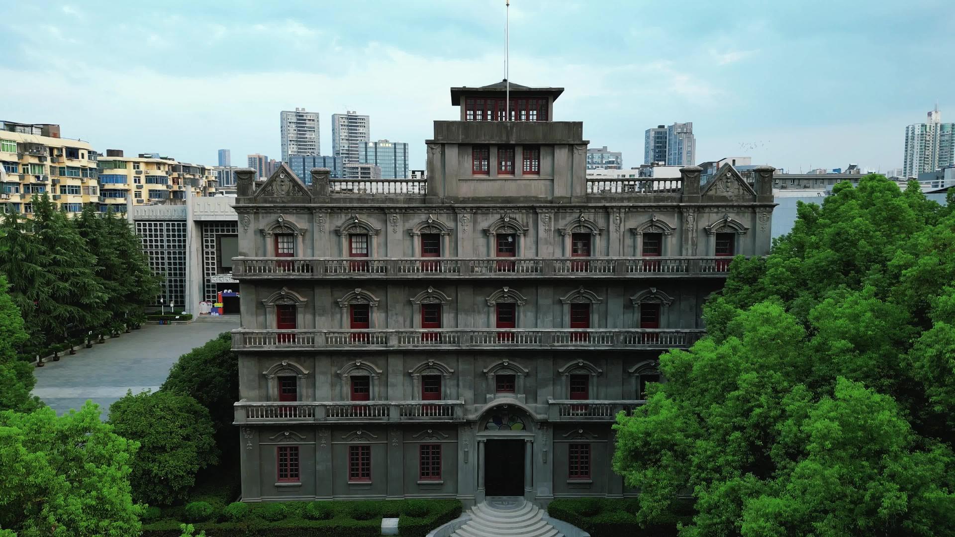 近景航拍摄江西南昌八一起义纪念馆视频的预览图