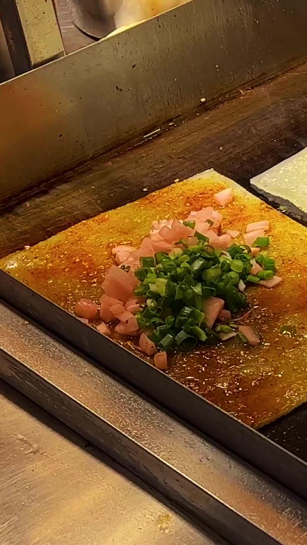 城市街道湖北特色中餐小吃铁板材料铁板视频的预览图