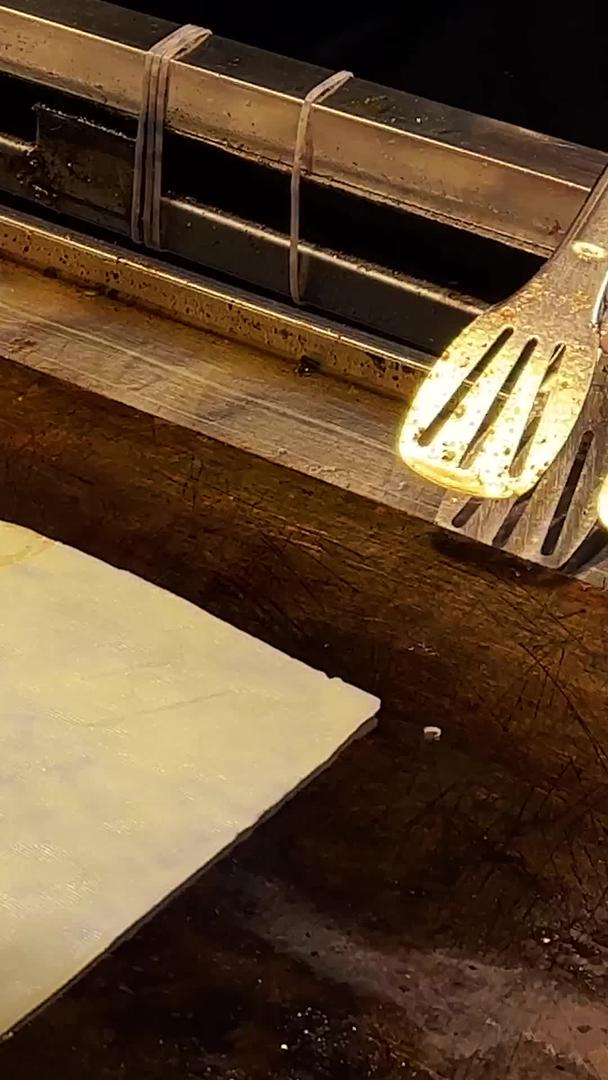 城市街道湖北特色中餐小吃铁板材料铁板视频的预览图