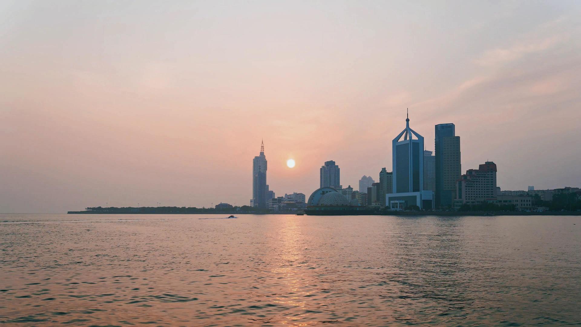 4K海滨城市青岛日落时摄影海滨城市视频的预览图