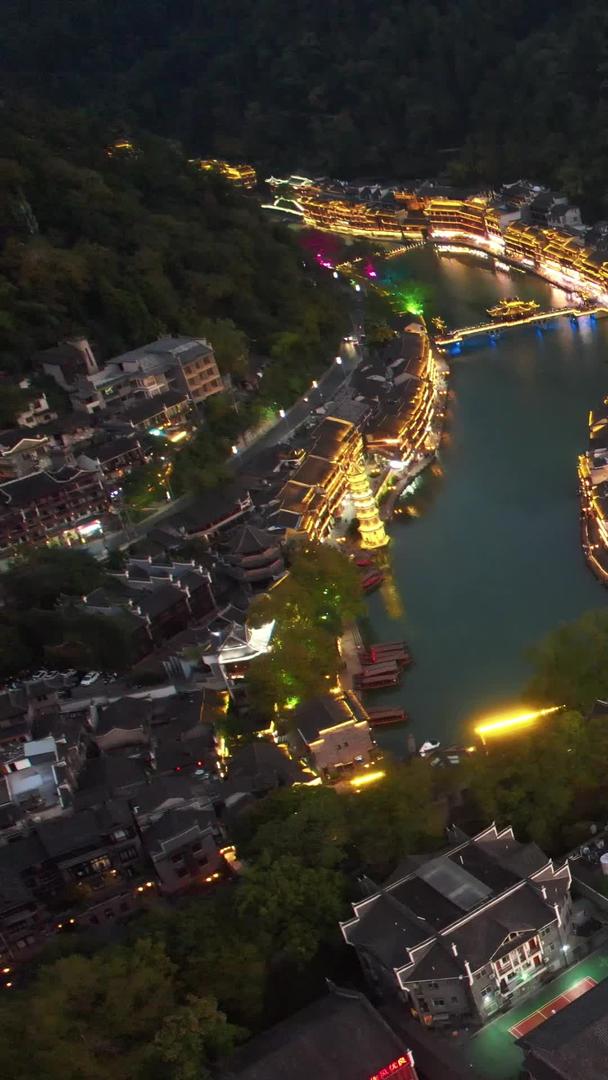 湖南著名旅游4A级景区凤凰古镇夜景素材视频的预览图