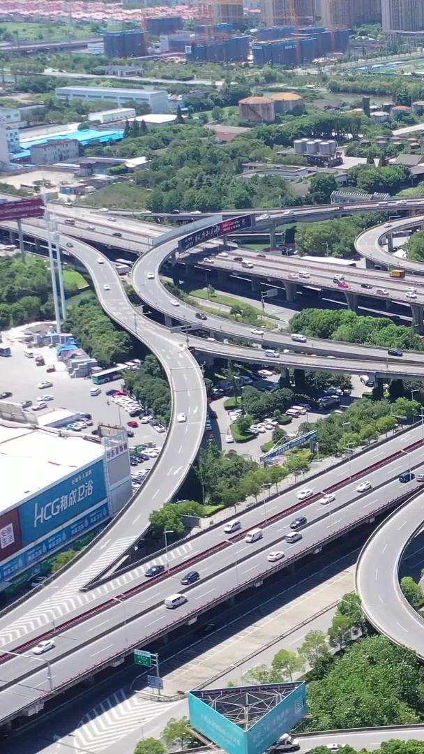 繁忙的城市交通苏州东南环立交通视频的预览图