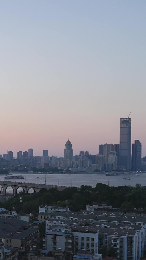 延时摄影航拍城市地标天际线长江江景武汉长江大桥材料视频的预览图