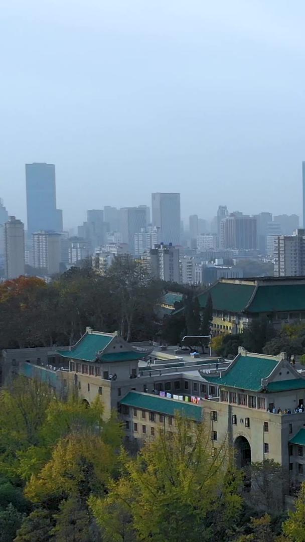 武汉大学民国老建筑航拍视频的预览图