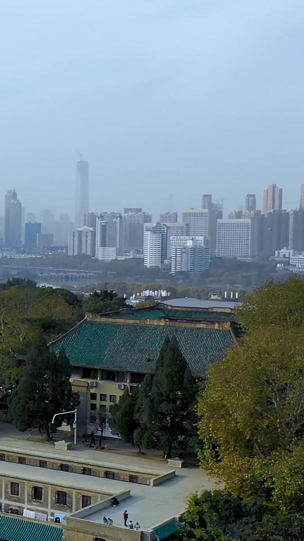 武汉大学民国老建筑航拍视频的预览图