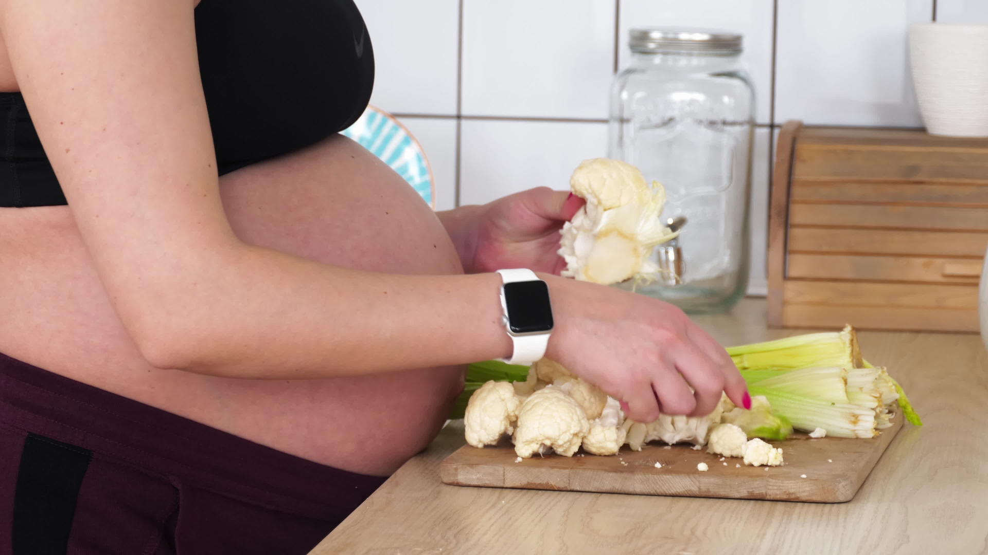 怀孕期间适当的营养条件视频的预览图