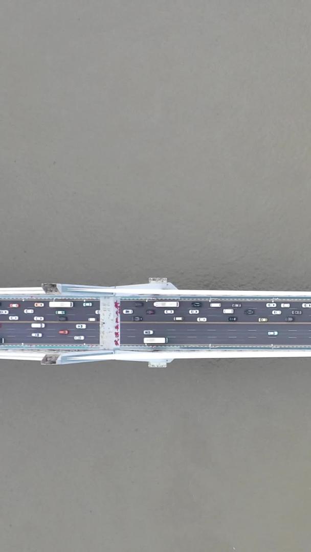 武汉长江二桥航拍交通繁忙视频的预览图
