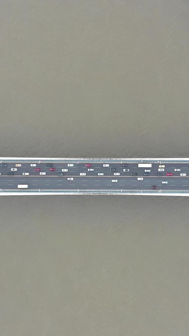武汉长江二桥航拍交通繁忙视频的预览图