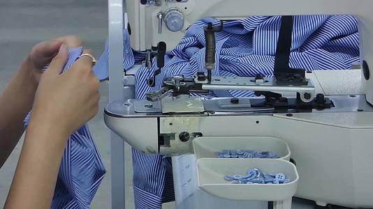 纺织厂缝纫衬衫车间视频的预览图