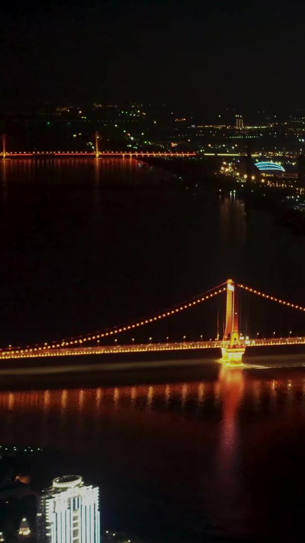 武汉城市灯光秀下的航拍桥梁视频的预览图