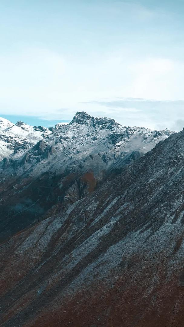 西藏雪山航拍视频的预览图