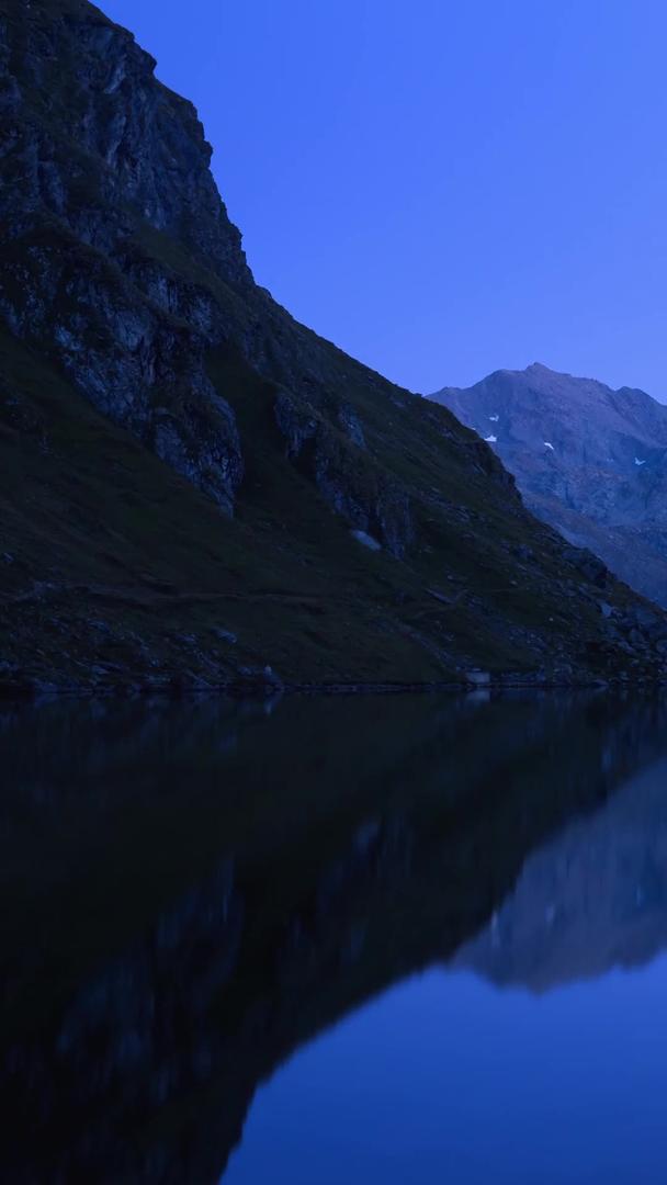 湖雪山日出光影延迟视频的预览图