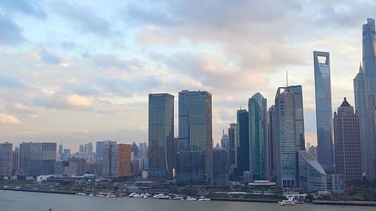 上海陆家嘴高楼建筑视频的预览图