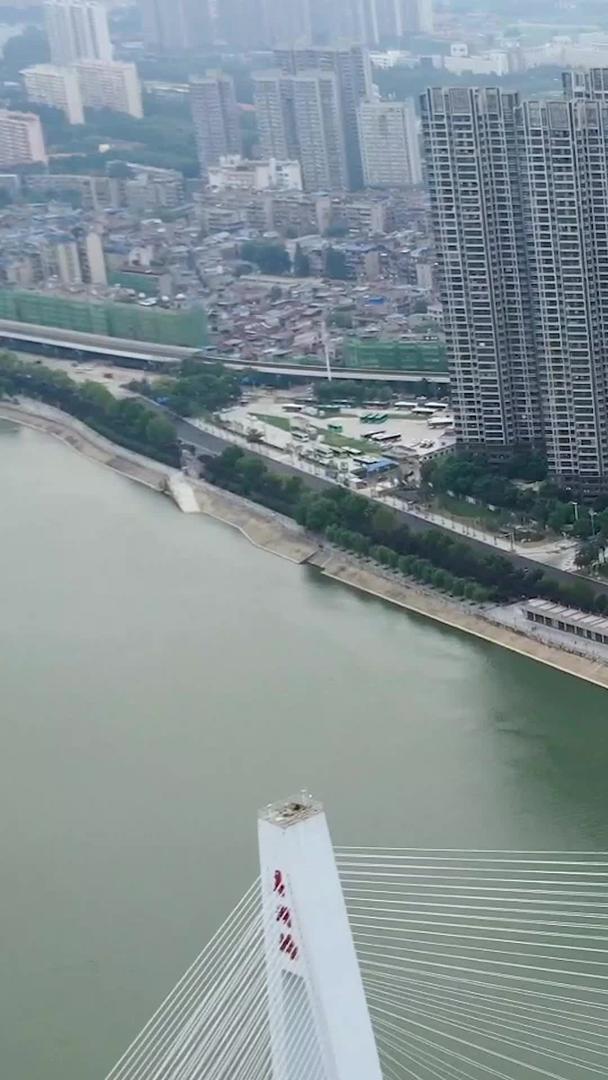 武汉月湖桥航拍及城市交通延迟视频的预览图