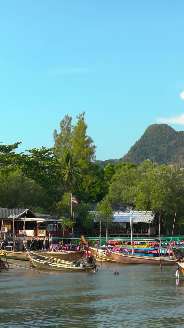 延迟在泰国群山下海渔村视频的预览图