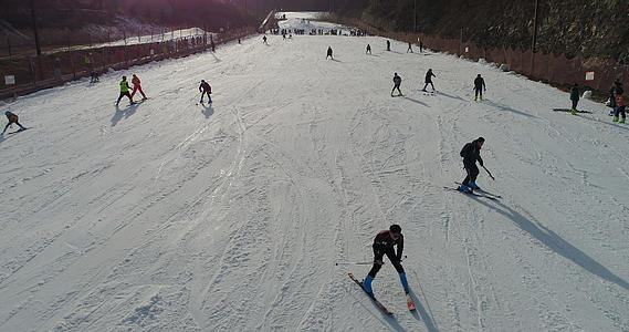 滑雪场4K航拍视频的预览图