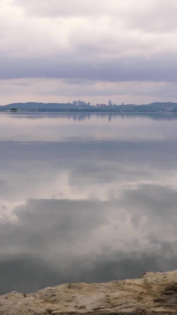 延时摄影视频武汉东湖天空镜视频的预览图