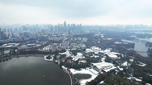 航拍湖北5A级景区旅游素材东湖风景区雪景4k素材视频的预览图
