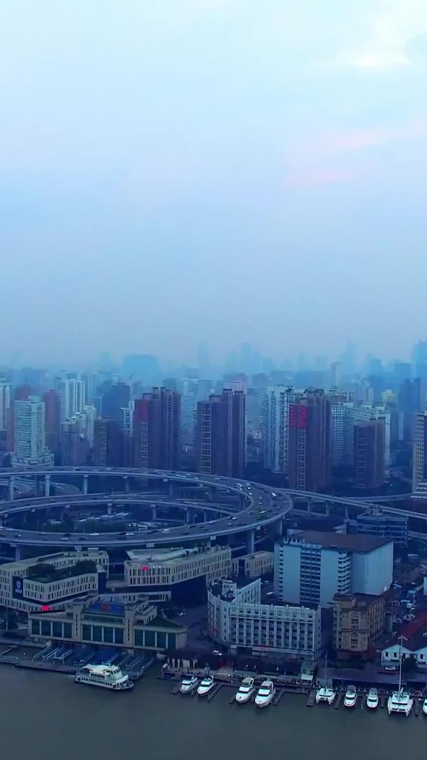 上海南浦大桥城市航拍城市视频的预览图