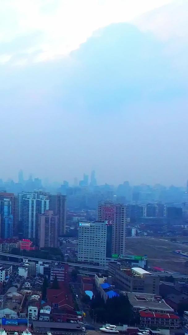 上海南浦大桥城市航拍城市视频的预览图