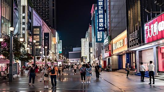 8K成都春熙路商业步行街人流延时摄影视频的预览图