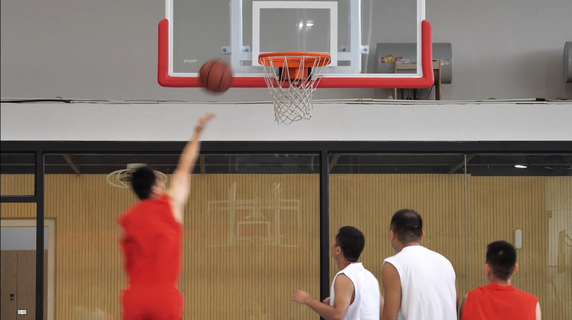 篮球运动员上篮视频的预览图