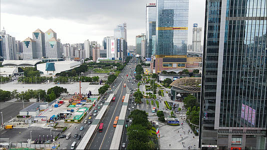 4k高清广州天河区天河路市中心城市交通人流视频的预览图