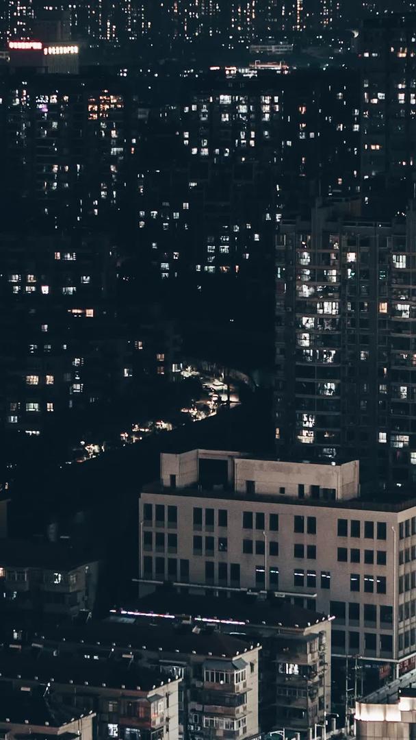 南京电视塔超远景城市车流夜景延时视频视频的预览图