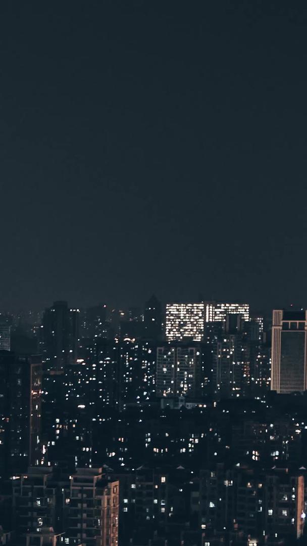南京电视塔超远景城市车流夜景延时视频视频的预览图