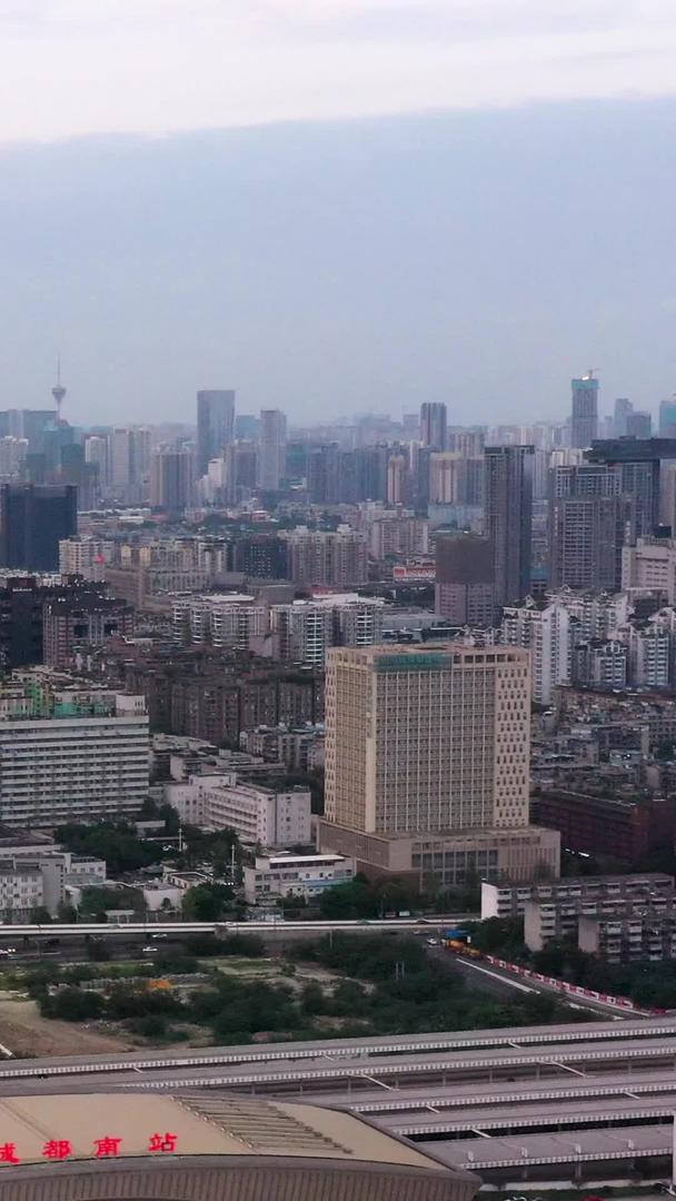 成都市火车南站跨线大桥立交航拍素材视频的预览图