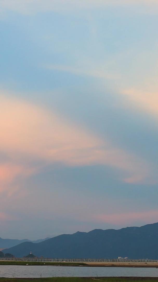 夕阳下的彩霞视频的预览图