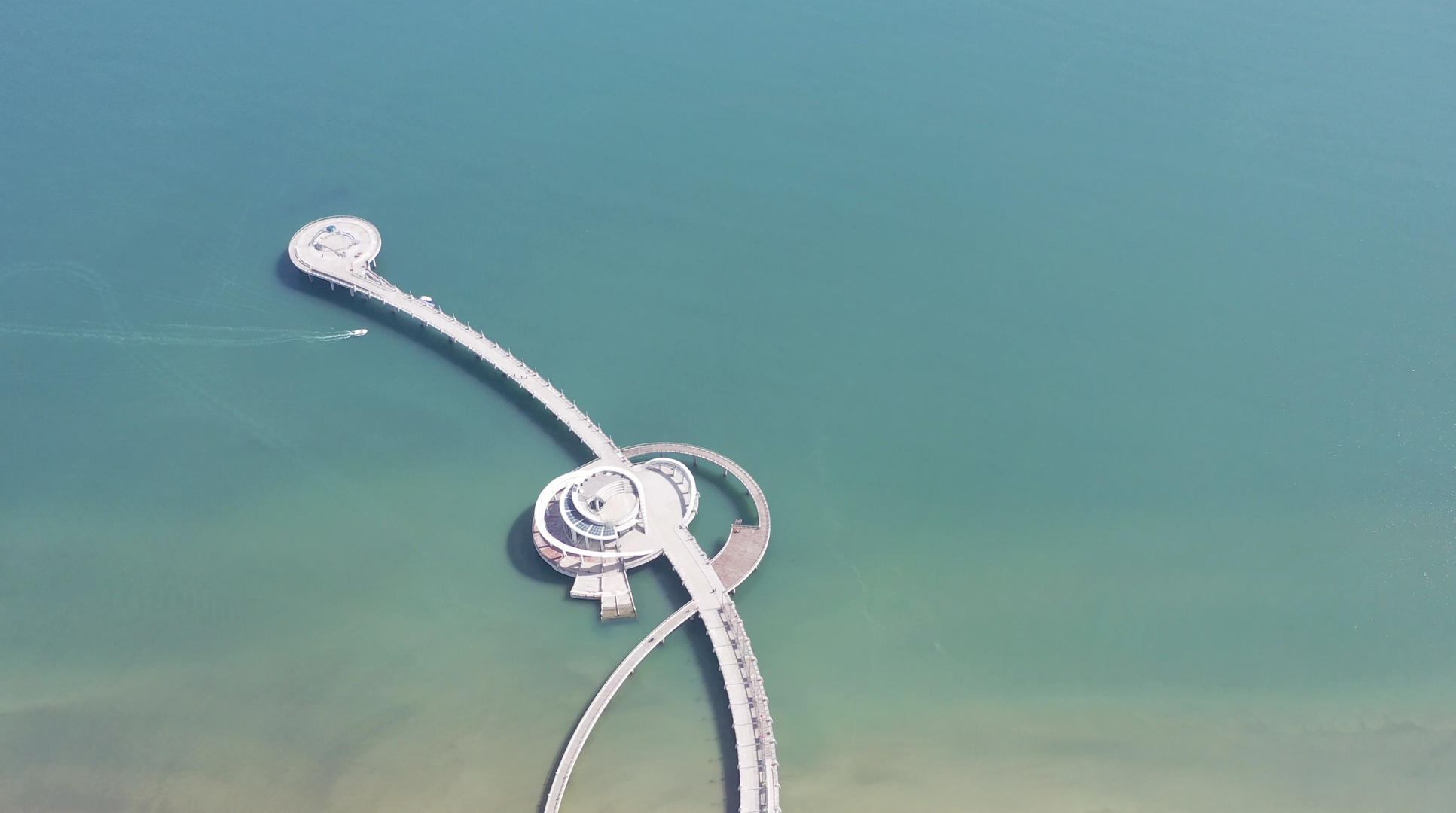烟台天马栈桥航拍4K视频视频的预览图