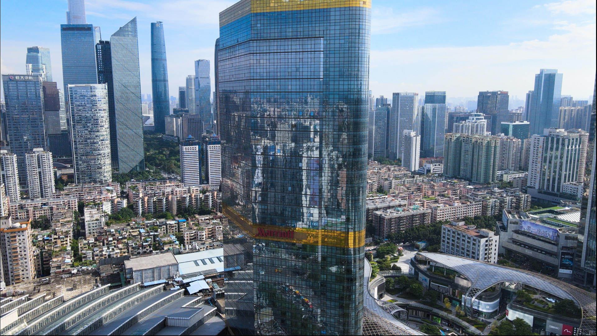4k高清航拍广州天河区城市高楼建筑群视频的预览图