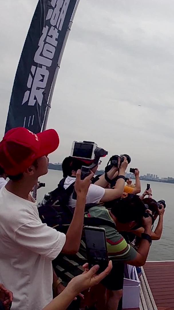 武汉跳东湖活动视频慢慢摄影视频的预览图