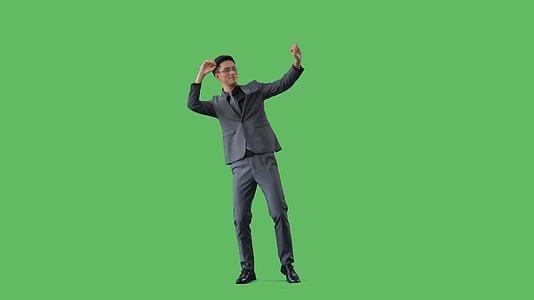 4k绿幕合成抠像商务人士跳舞视频的预览图